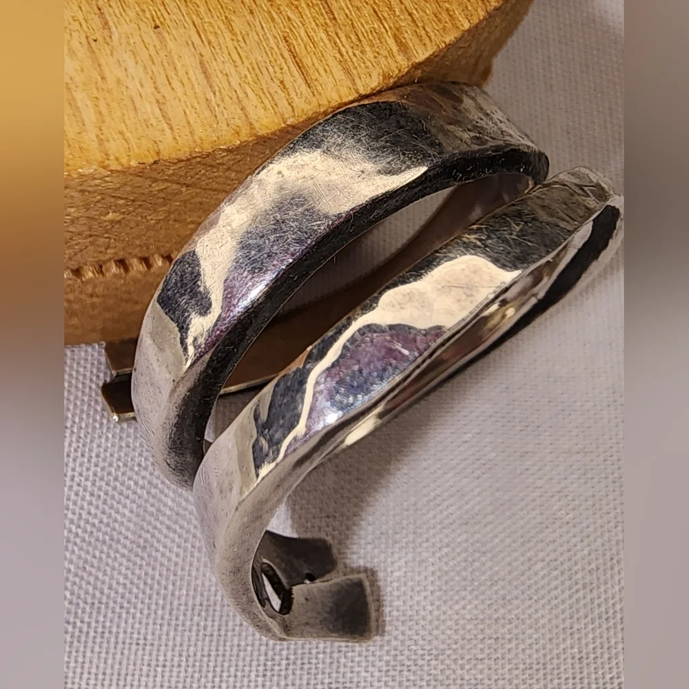 925 Sterling Silver Unique Ring Size 8 1/2